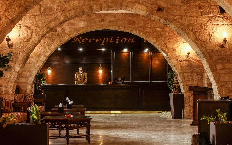 Meja Penyambut Tetamu Gambar