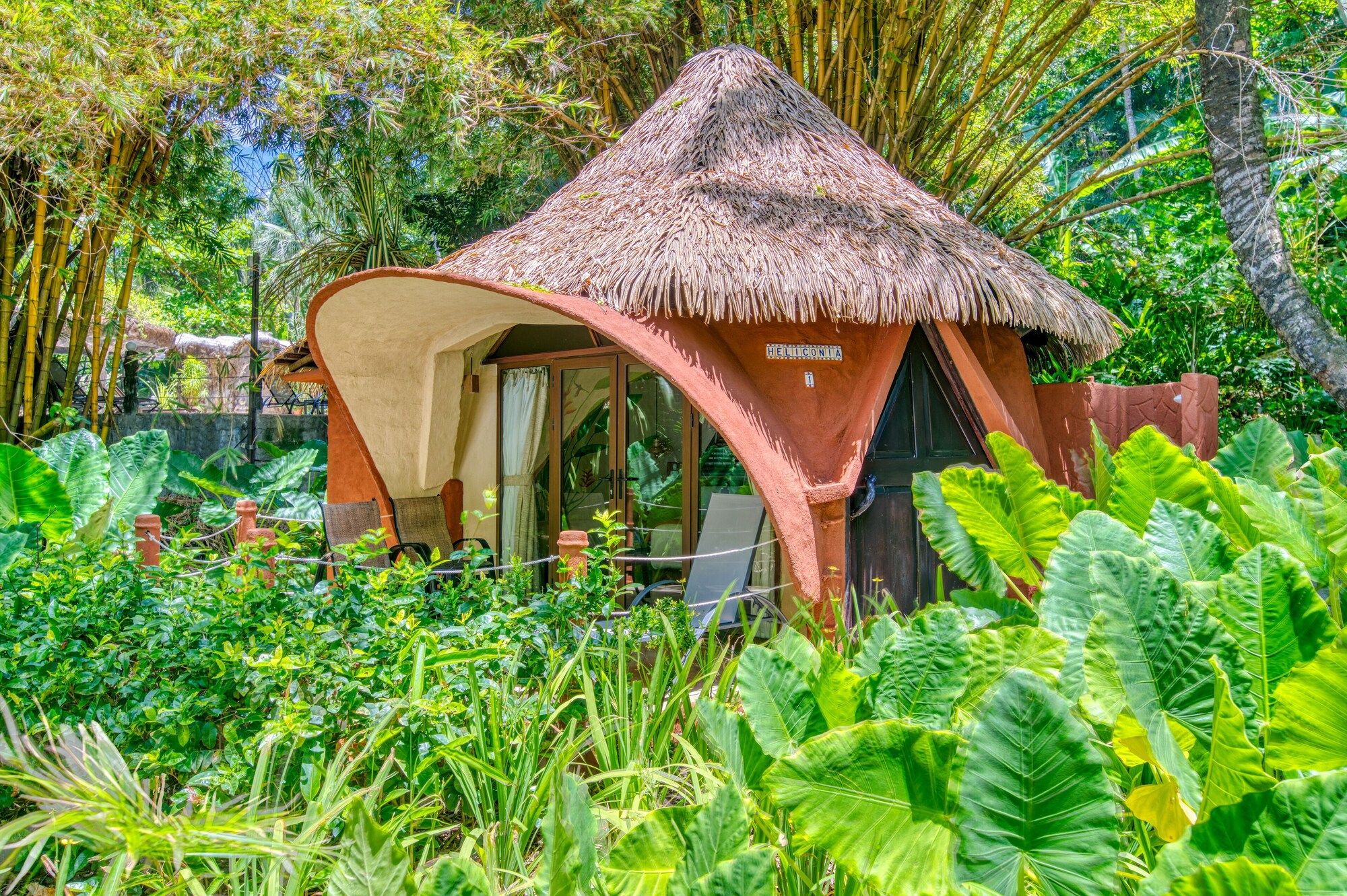Pemandangan luar