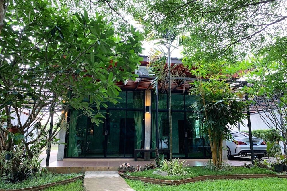 Pemandangan luar