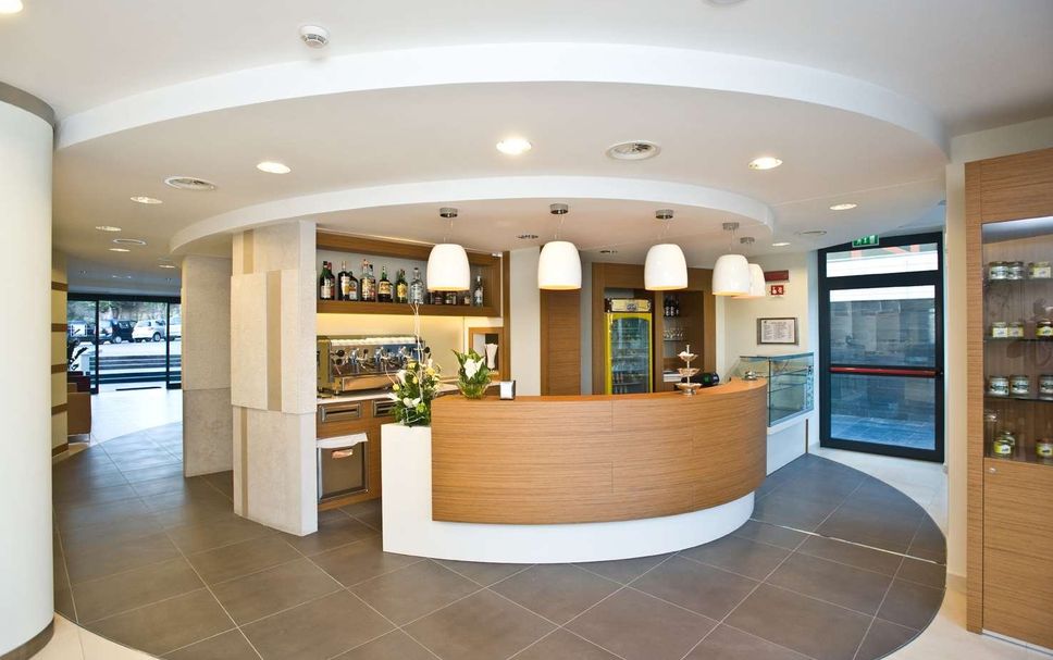 Meja Penyambut Tetamu Gambar