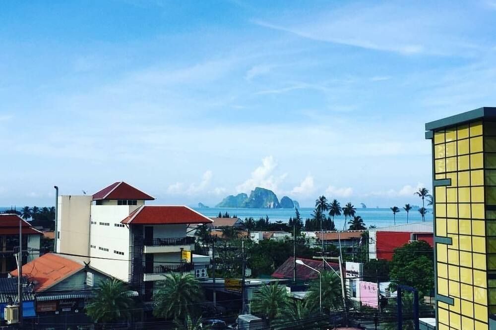 Pemandangan luar