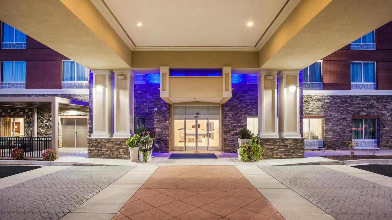 Holiday Inn Express & Suites Lexington Park California, An IHG Hotel