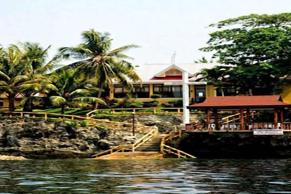 Pemandangan luar