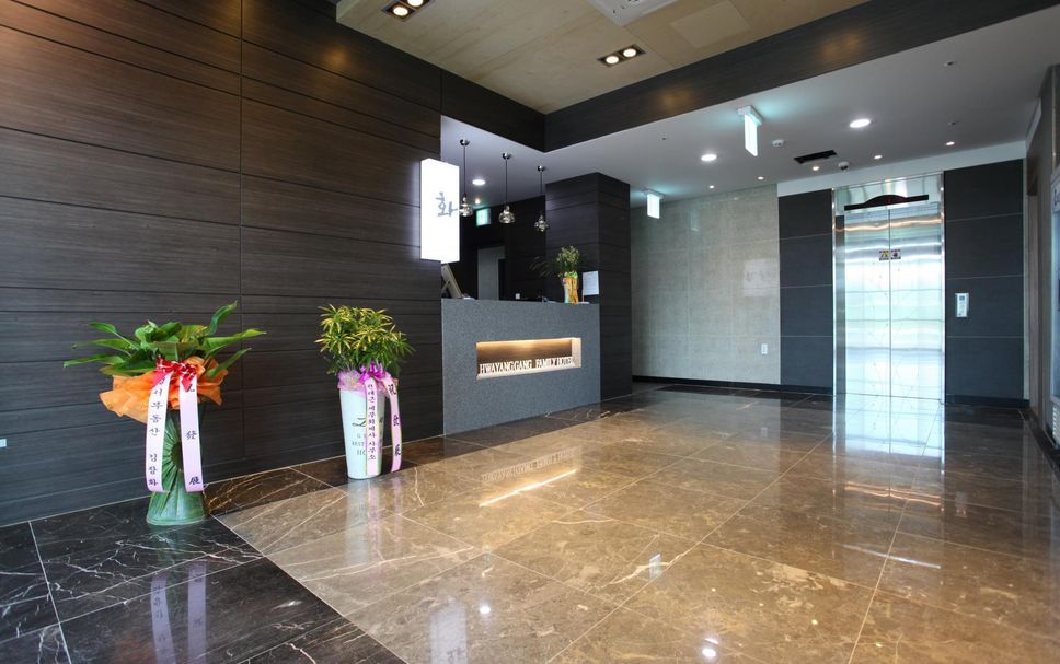 Meja Penyambut Tetamu Gambar