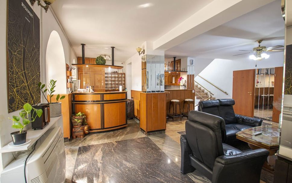 Meja Penyambut Tetamu Gambar