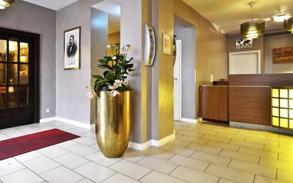 Meja Penyambut Tetamu Gambar