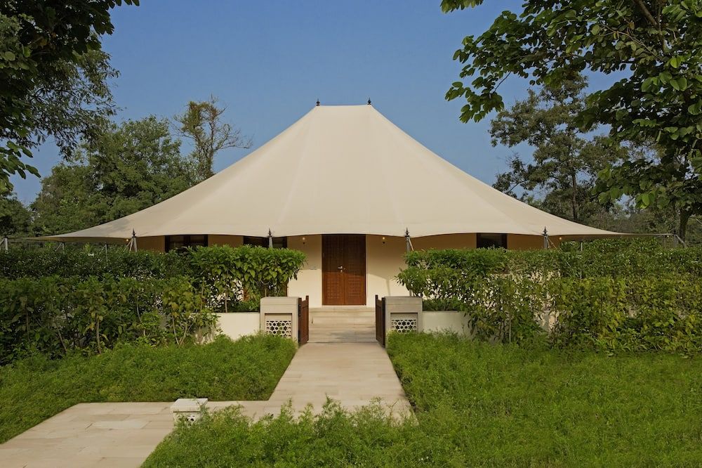 Pemandangan luar