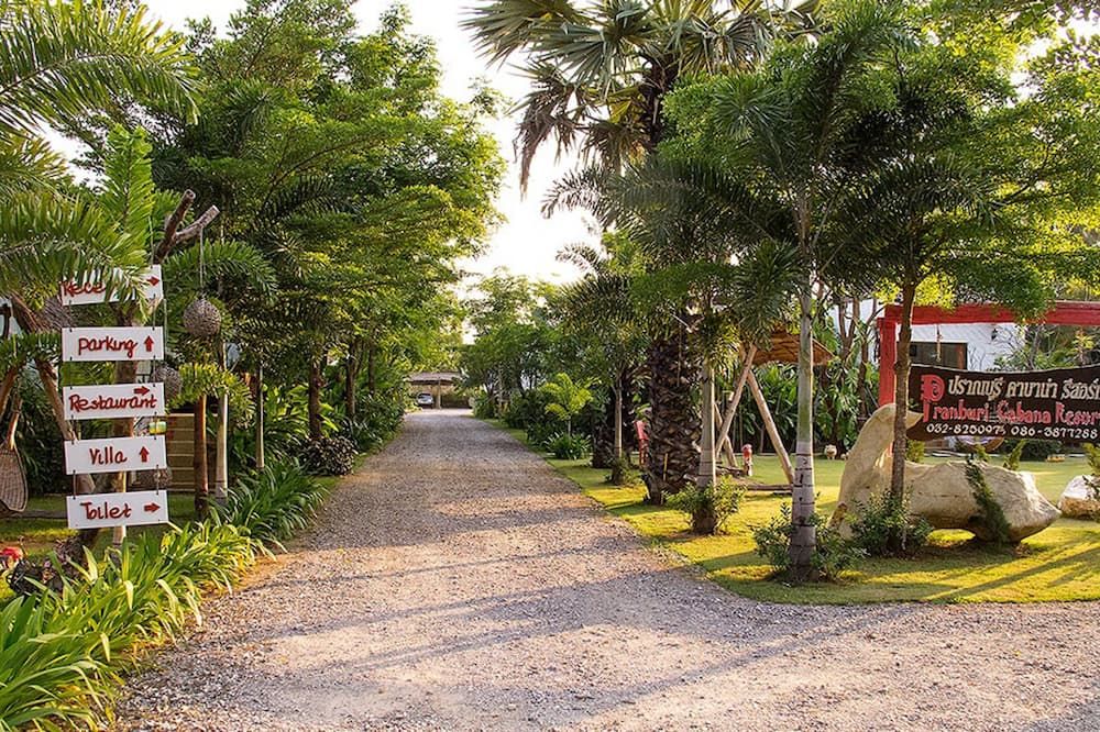 Pemandangan luar