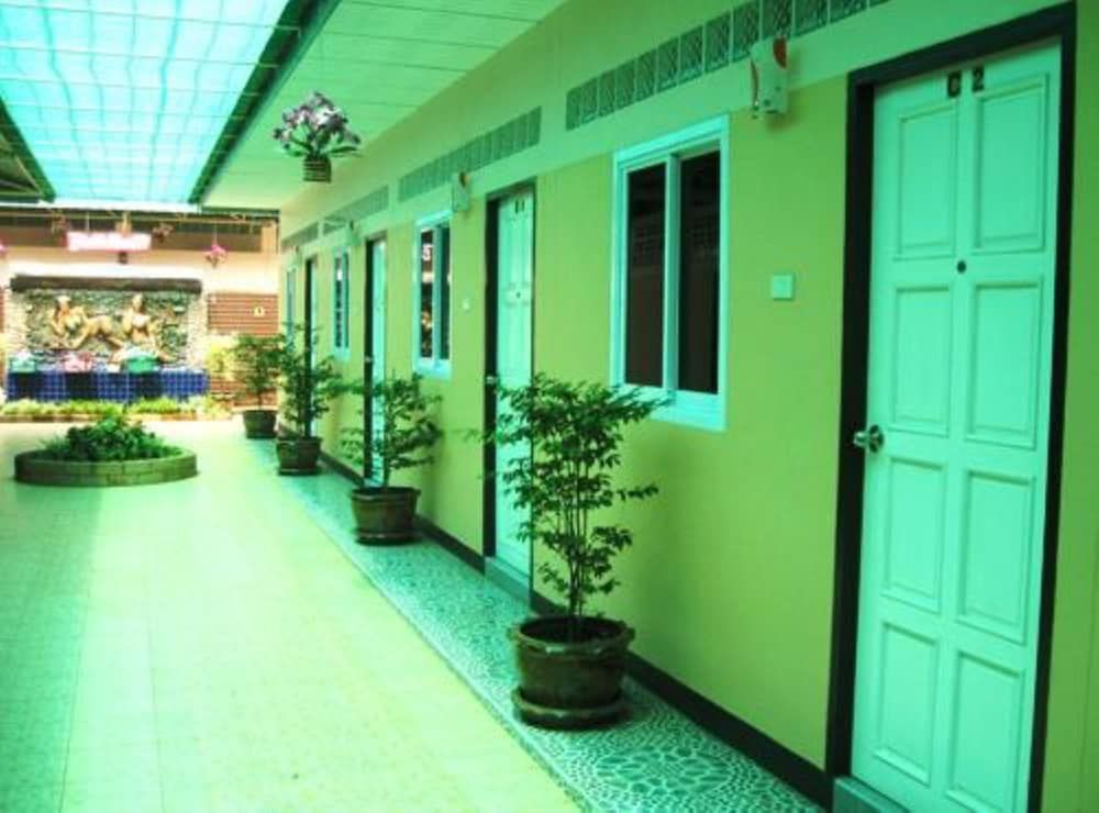 Pemandangan luar