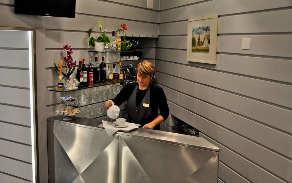 Meja Penyambut Tetamu Gambar