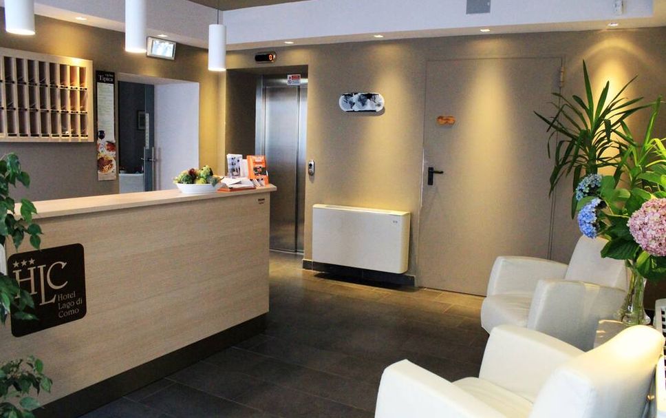 Meja Penyambut Tetamu Gambar