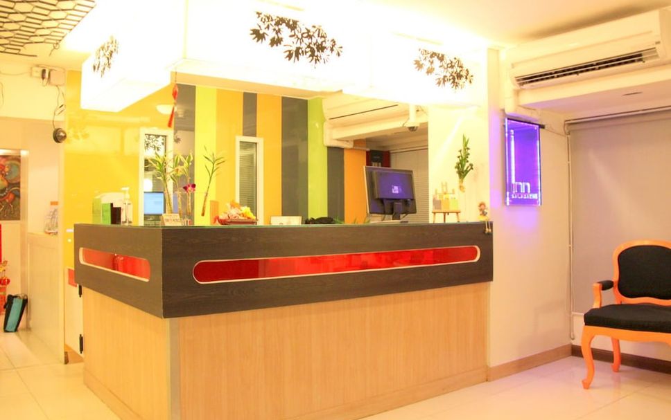 Meja Penyambut Tetamu Gambar