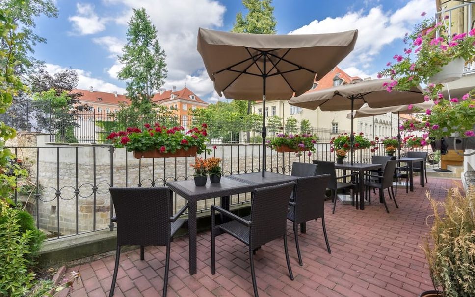 Patio Gambar
