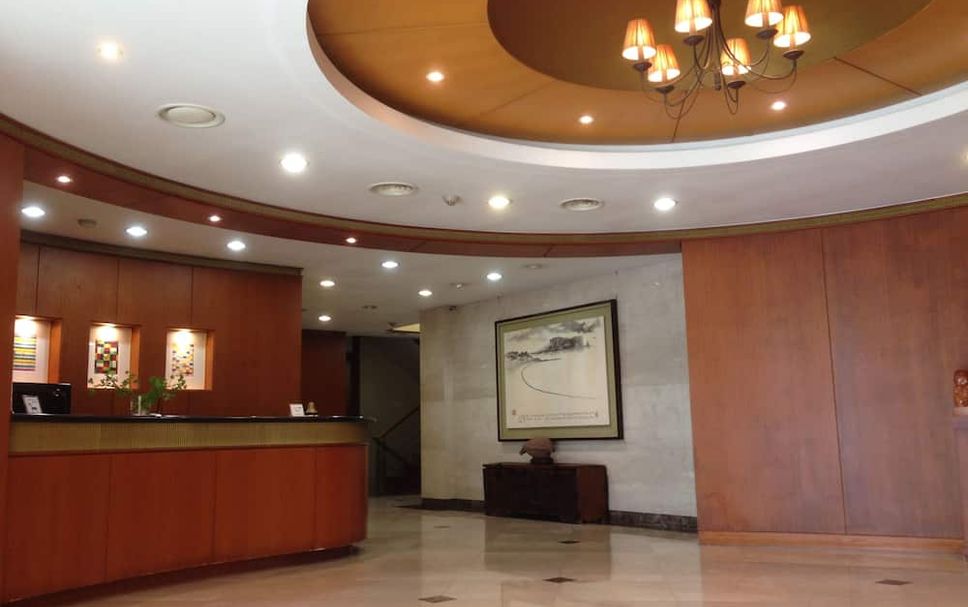 Meja Penyambut Tetamu Gambar