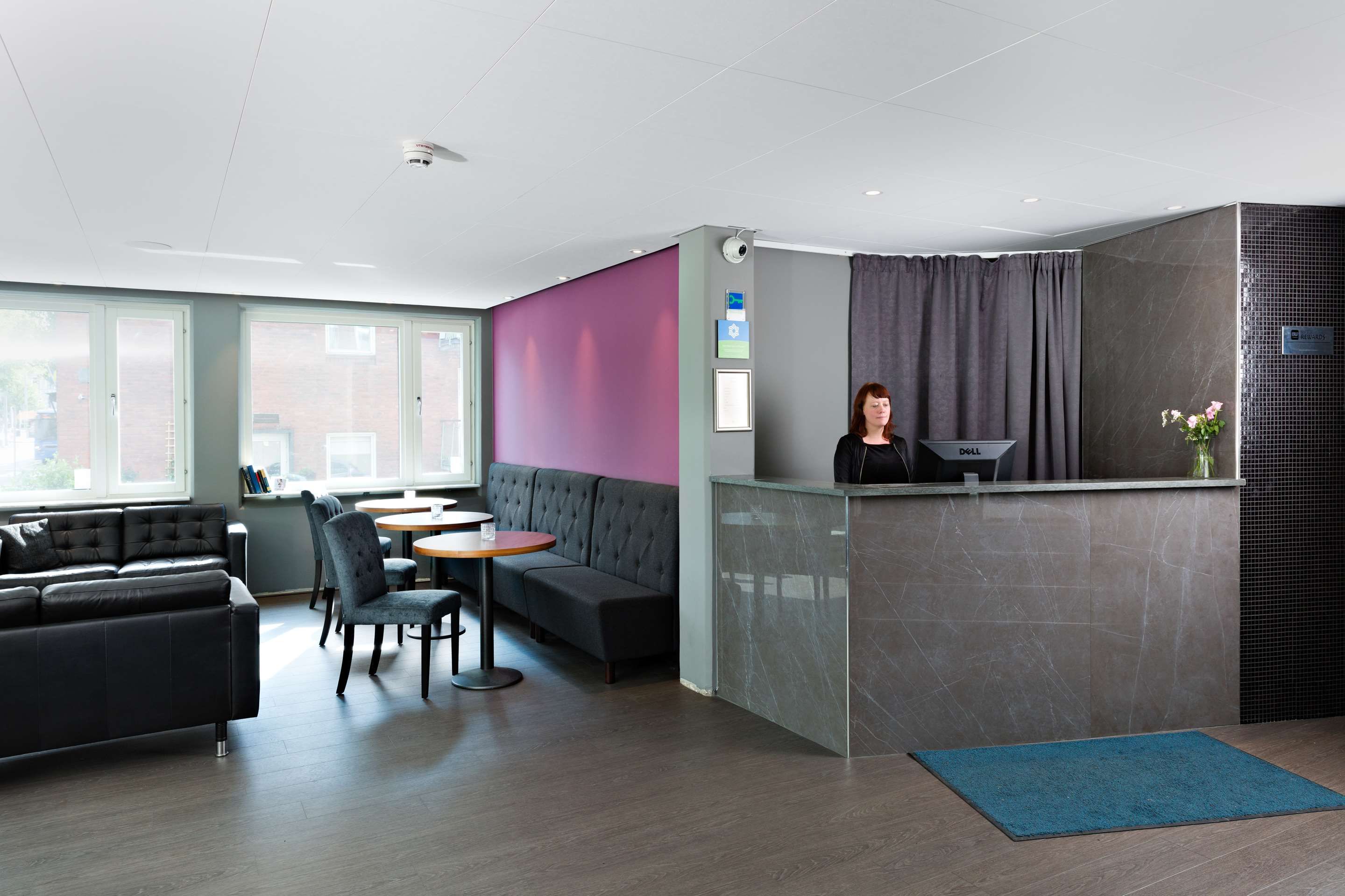 Meja Penyambut Tetamu