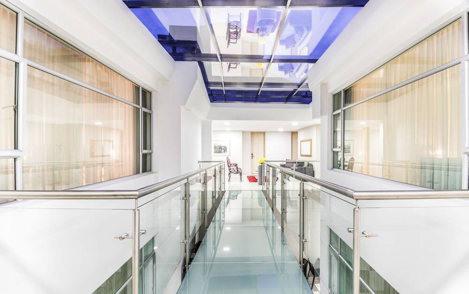 hallway Gambar