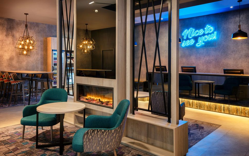 Meja Penyambut Tetamu Gambar