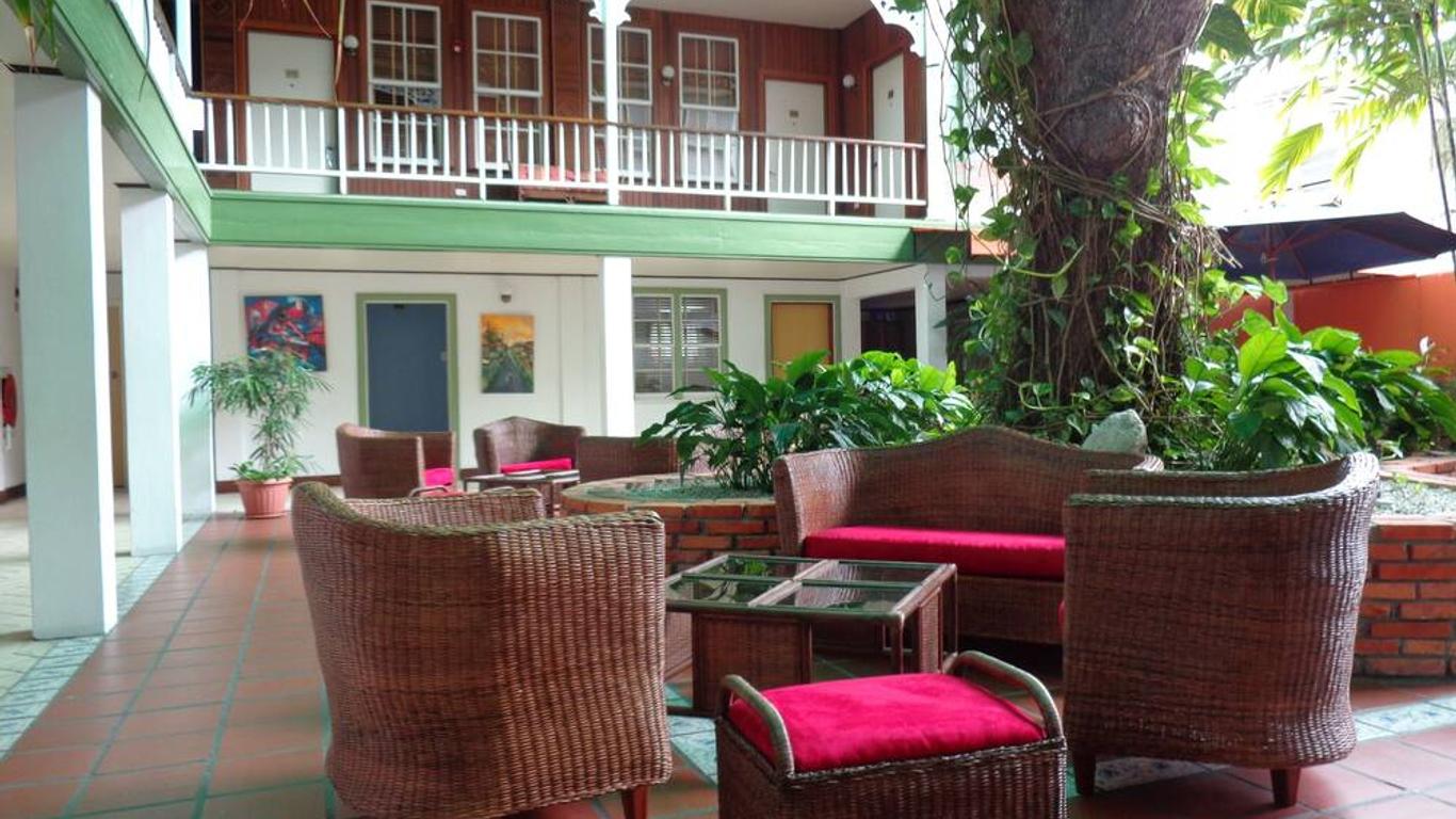 Cara Lodge Hotel