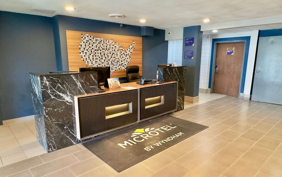 Meja Penyambut Tetamu Gambar