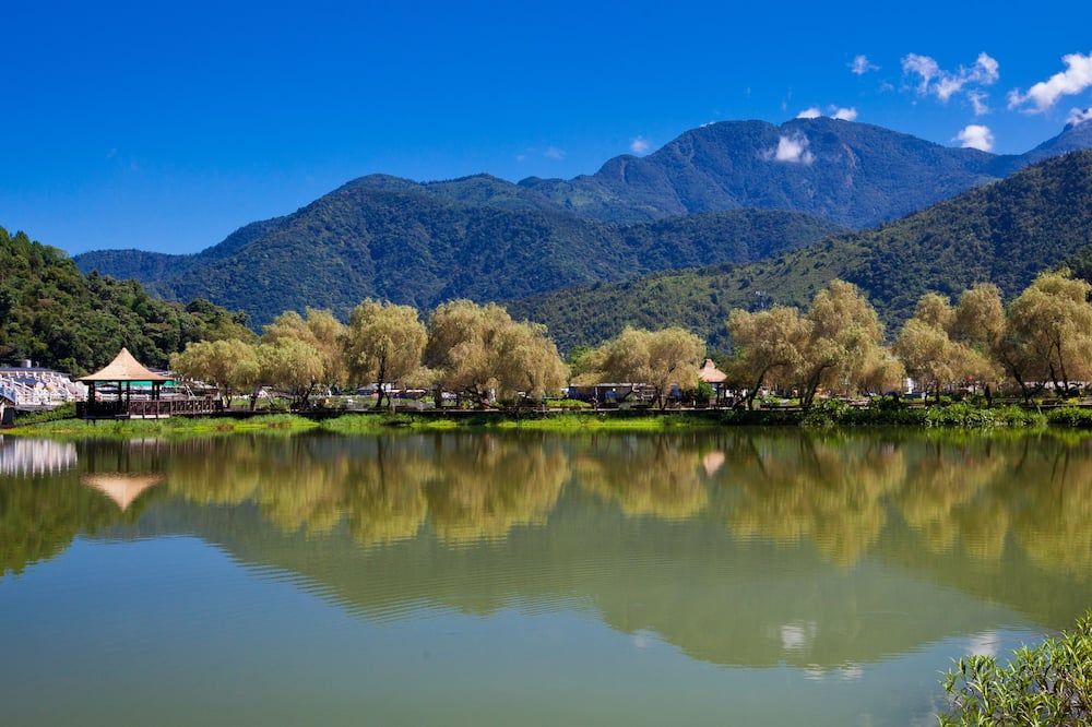 Pemandangan luar