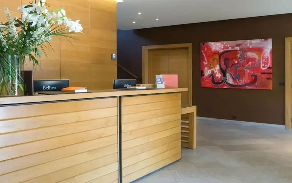 Meja Penyambut Tetamu Gambar