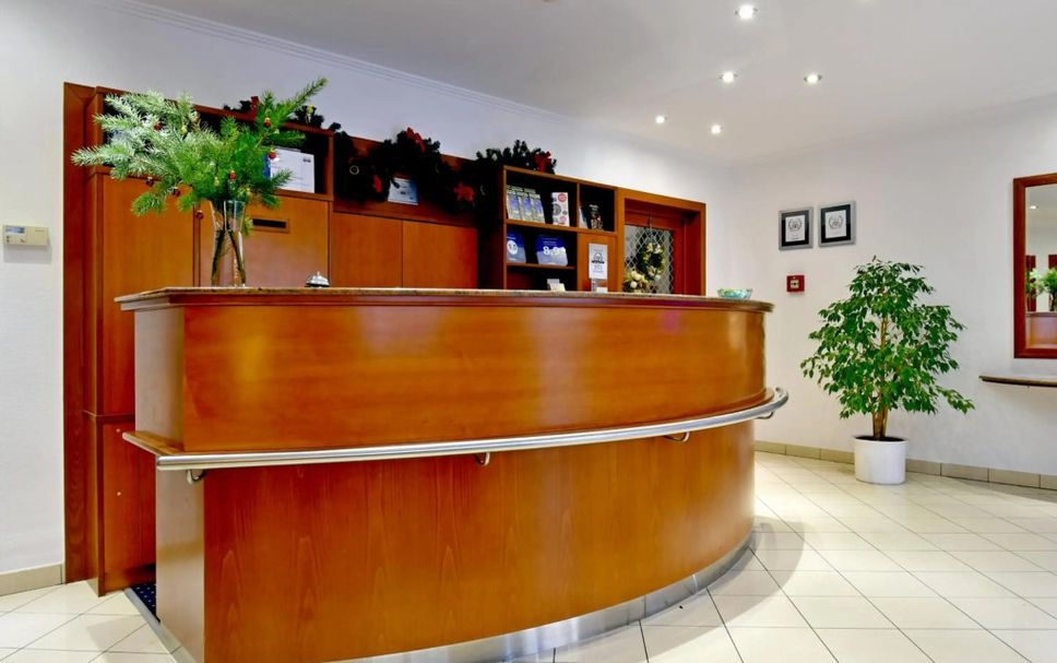 Meja Penyambut Tetamu Gambar