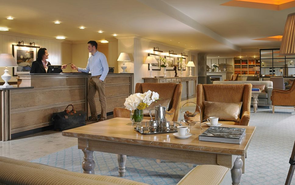 Meja Penyambut Tetamu Gambar