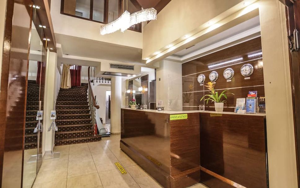 Meja Penyambut Tetamu Gambar