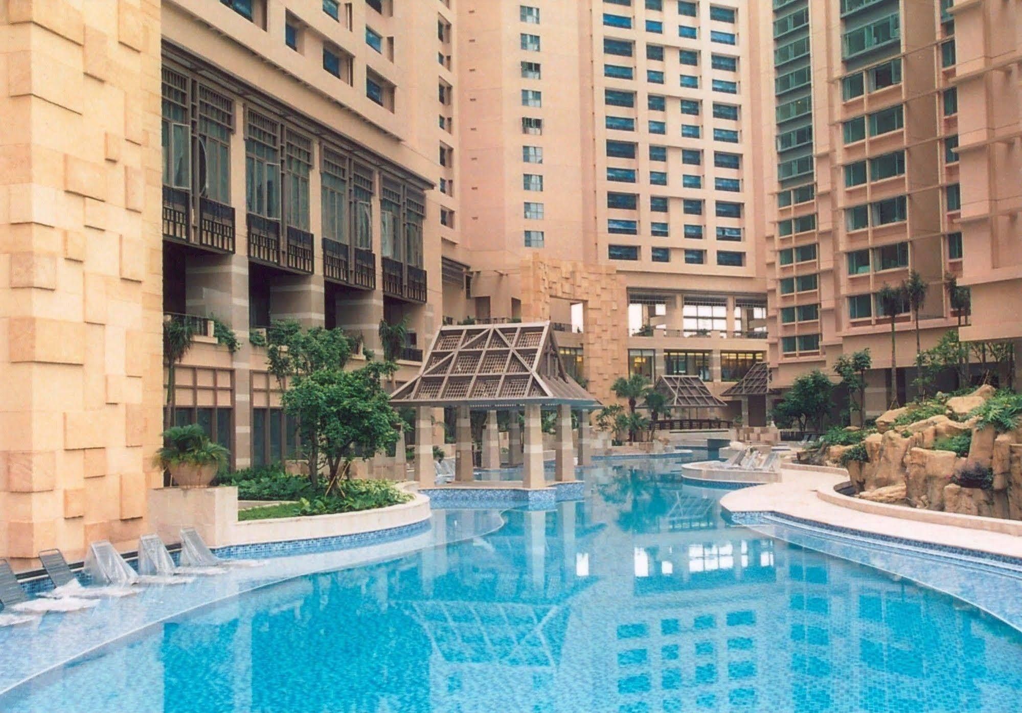 Kolam renang Gambar