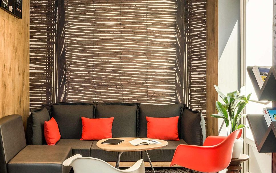 Balai Menunggu Gambar