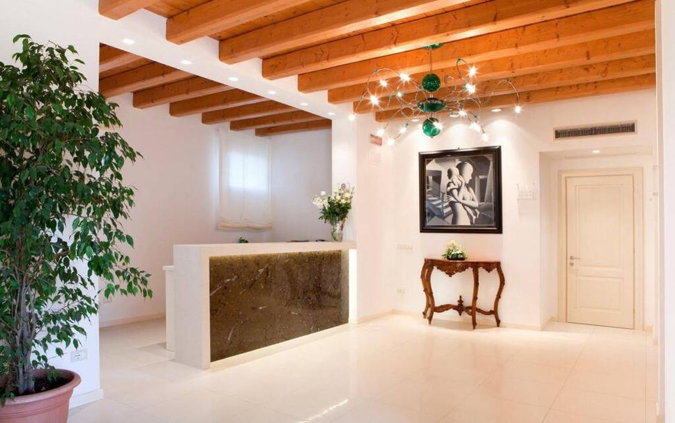 Meja Penyambut Tetamu Gambar