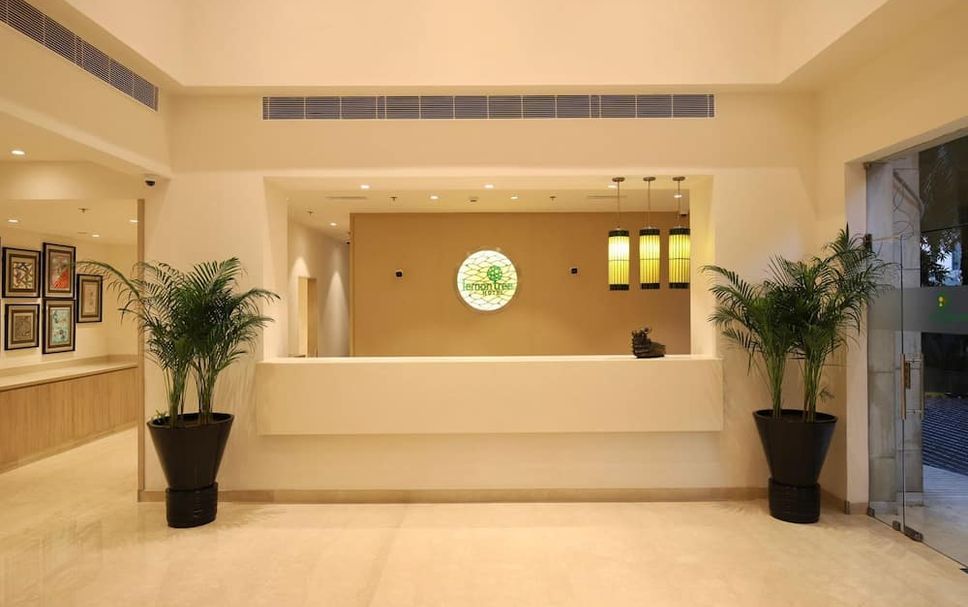 Meja Penyambut Tetamu Gambar