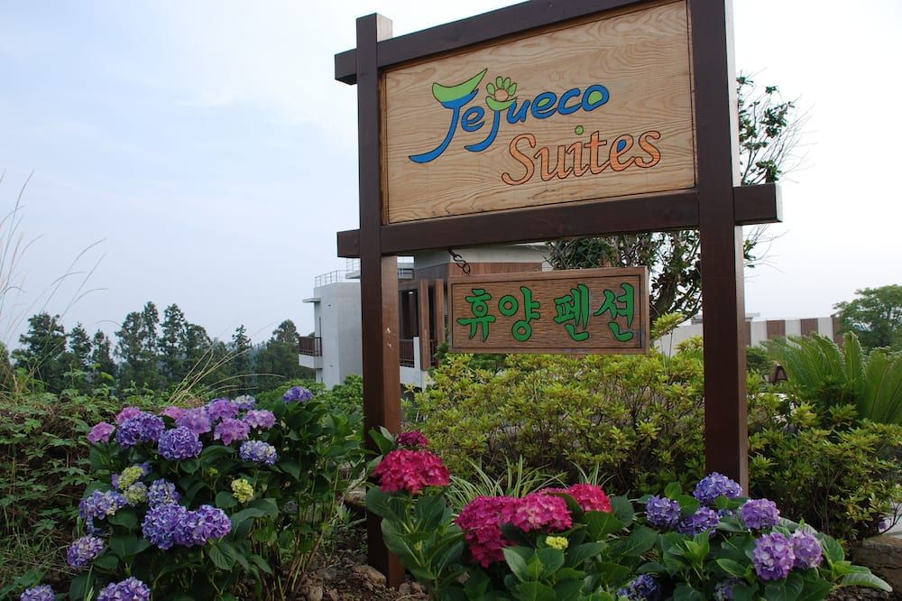 Pemandangan luar
