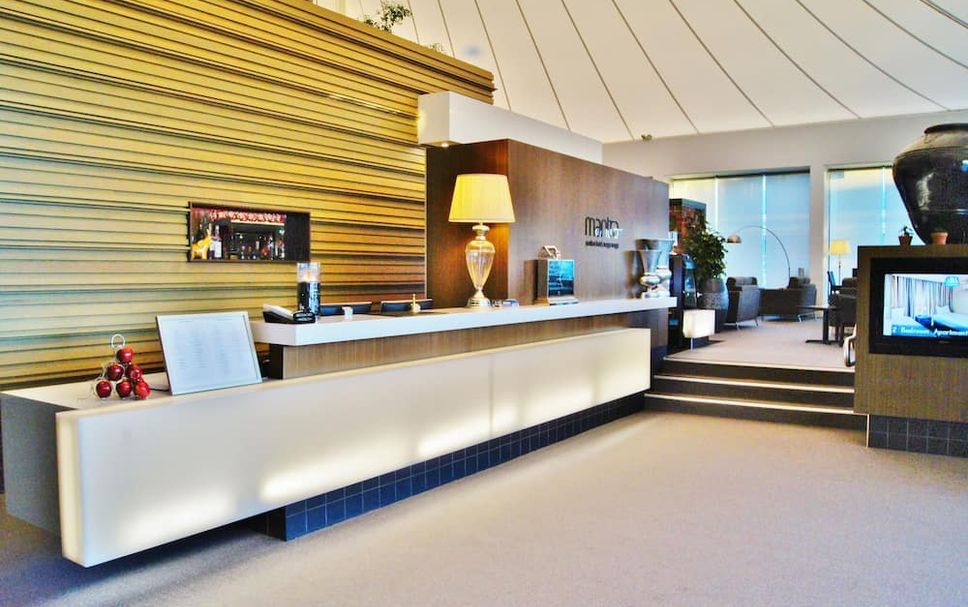 Meja Penyambut Tetamu Gambar