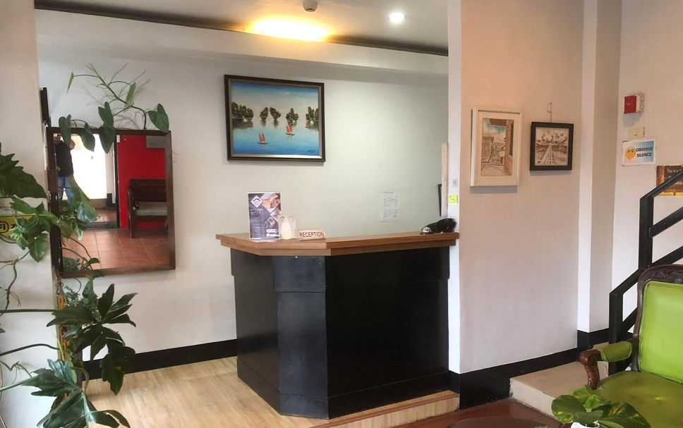 Meja Penyambut Tetamu Gambar