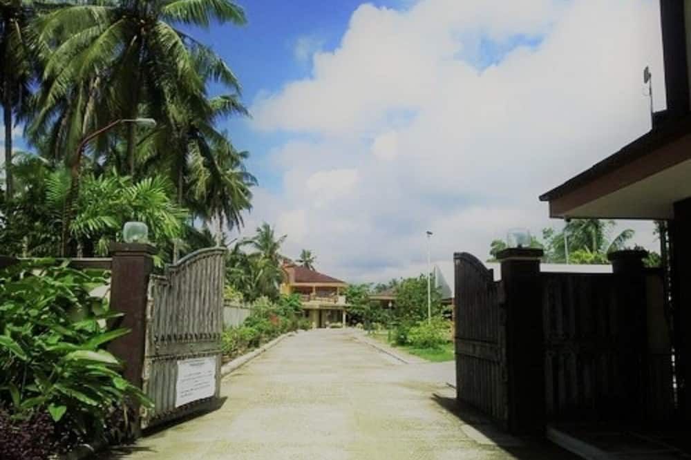 Pemandangan luar