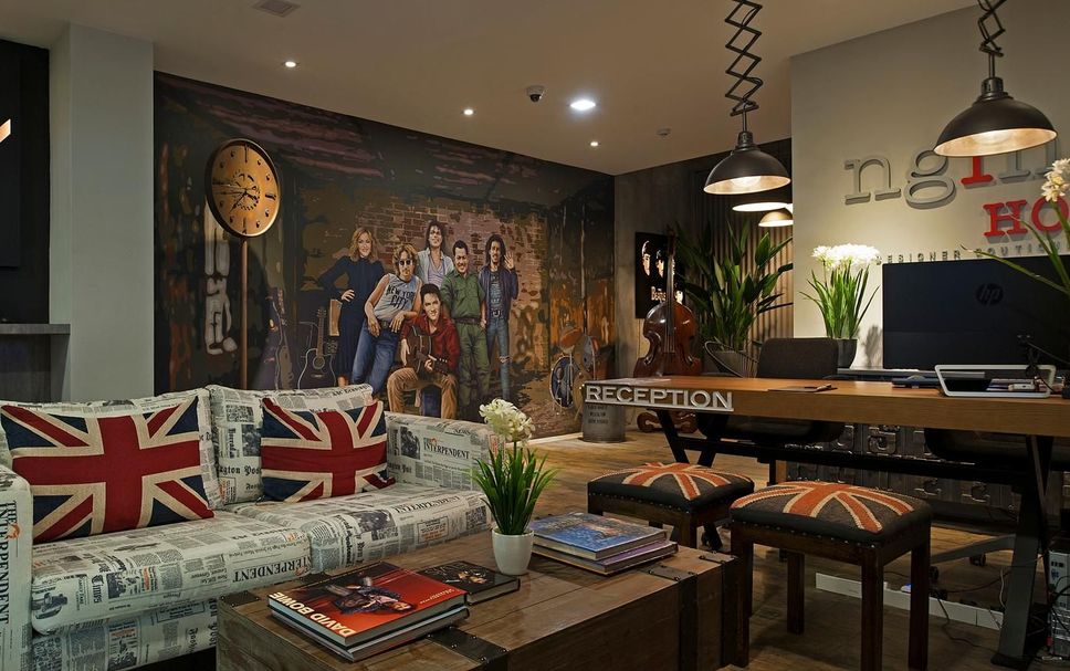 Meja Penyambut Tetamu Gambar