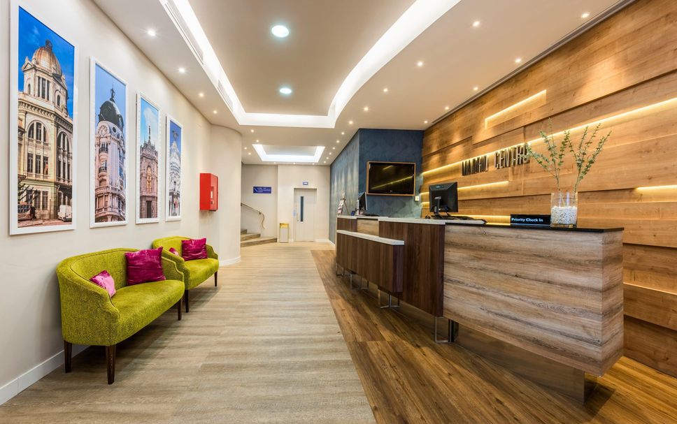 Meja Penyambut Tetamu Gambar