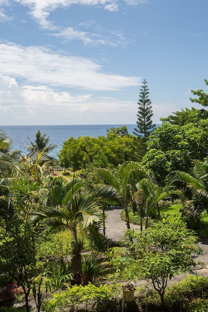 Pemandangan luar