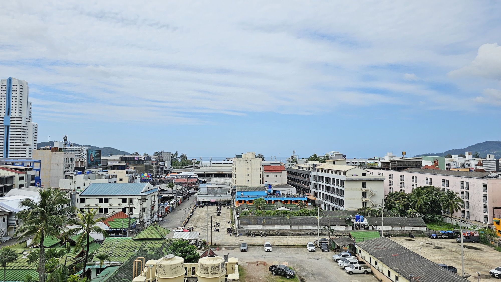 Pemandangan luar