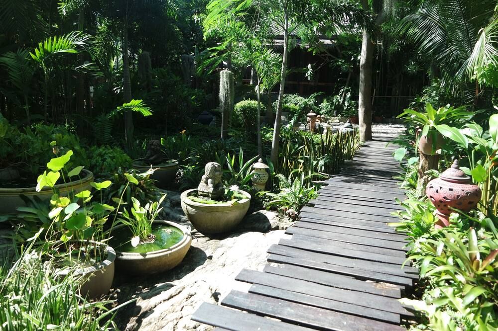 Pemandangan luar