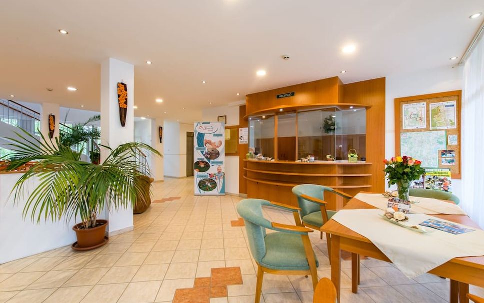 Meja Penyambut Tetamu Gambar