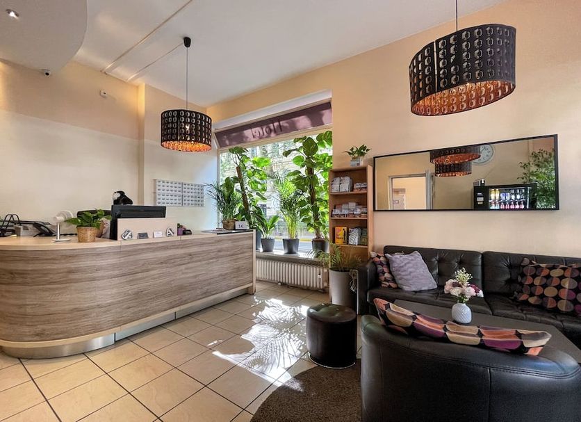 Meja Penyambut Tetamu Gambar