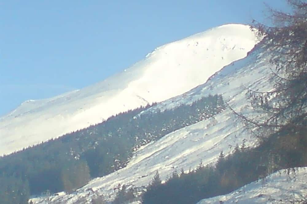 Pemandangan luar
