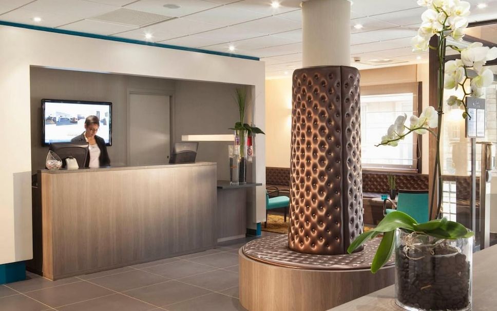 Meja Penyambut Tetamu Gambar