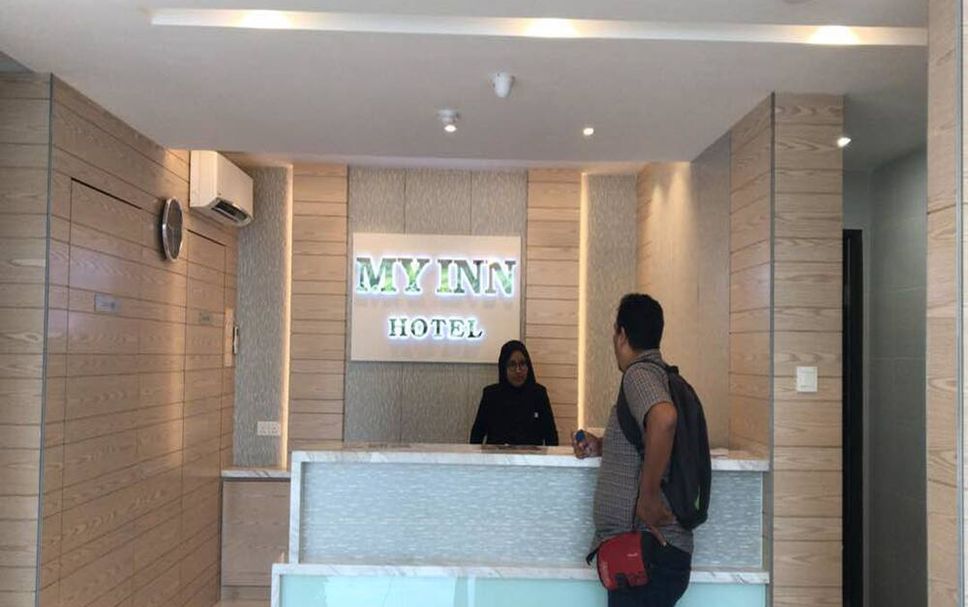 Meja Penyambut Tetamu Gambar