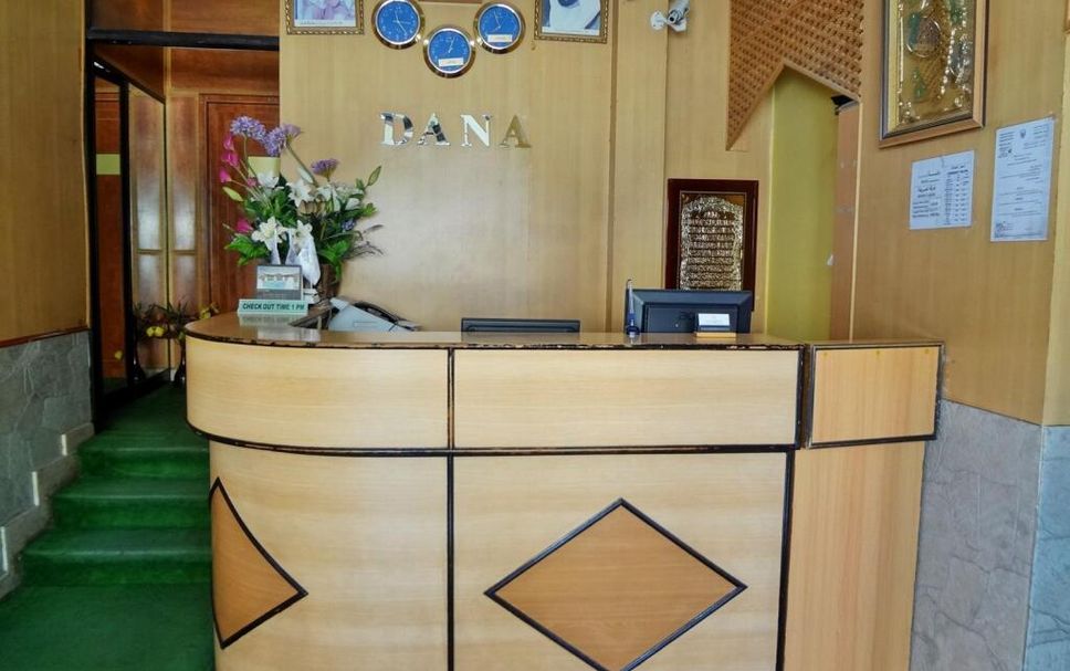 Meja Penyambut Tetamu Gambar