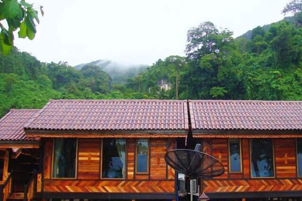 Pemandangan luar