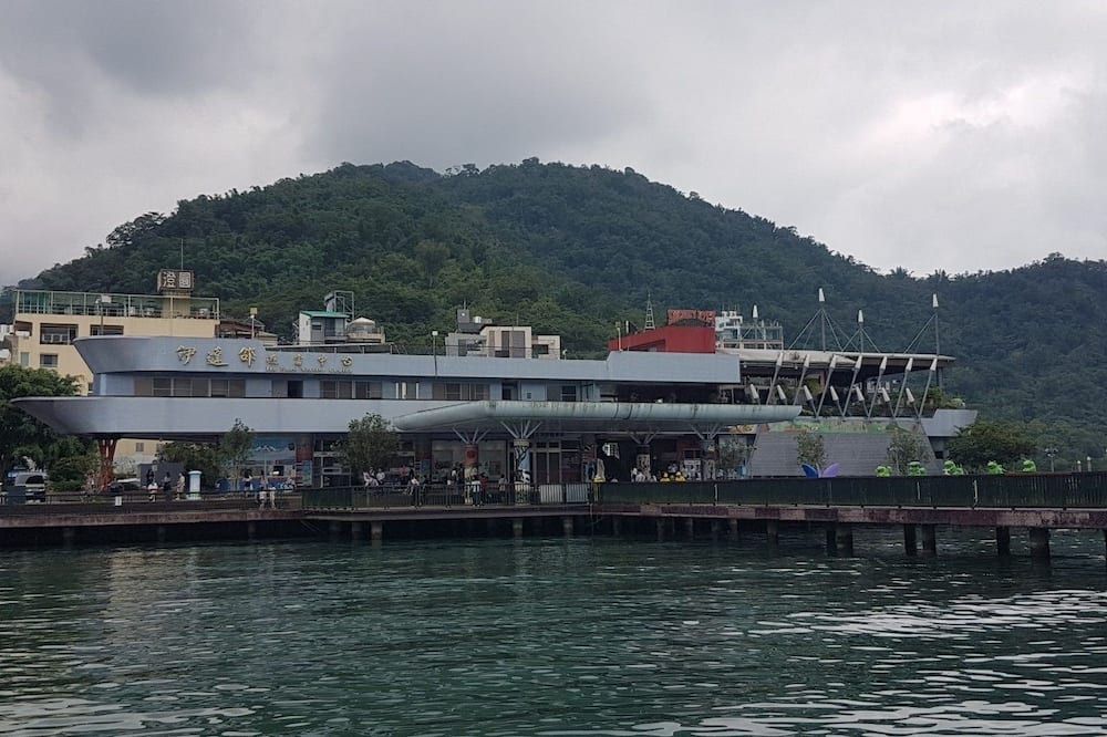 Pemandangan luar