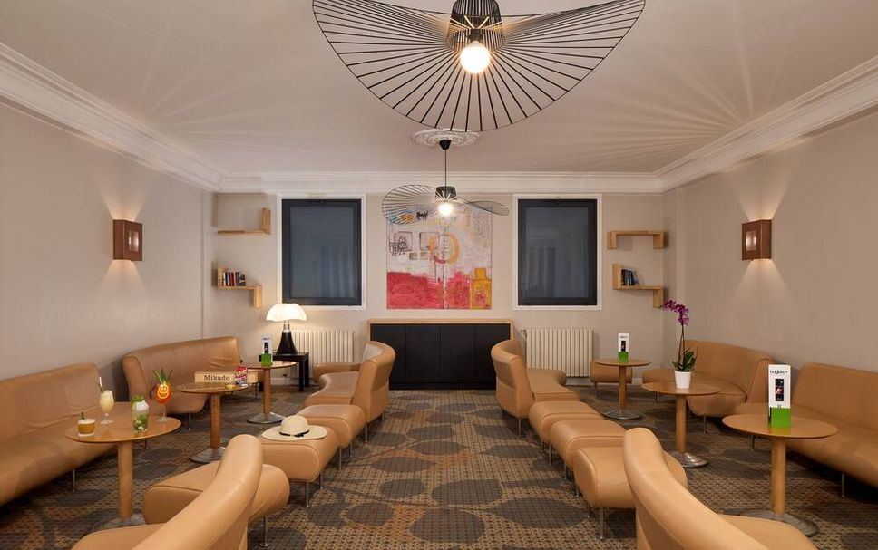 Balai Menunggu Gambar